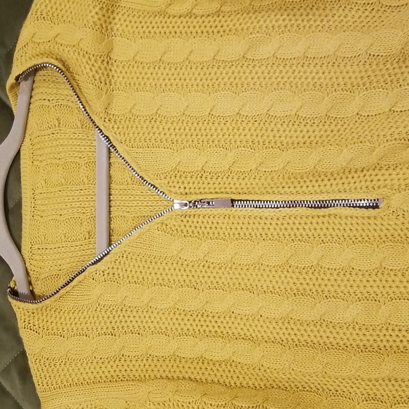 A beautiful yellow mustard knitted sweater - Picture 4 of 5